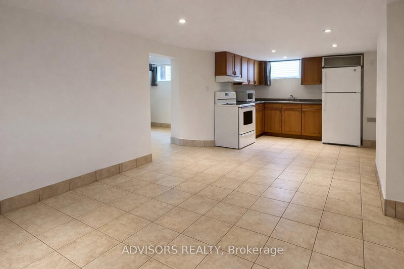 1470 Fisher Ave, Burlington, L7P 2L8 | Image 2