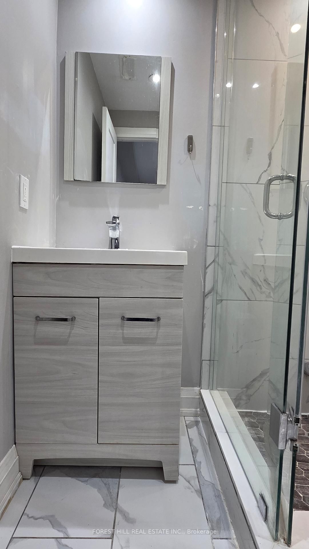 181 North Service Road E, Unit L-1 - Photo 2