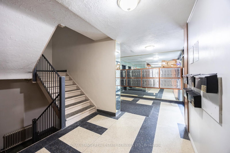 206 - 101 Coe Hill Dr, Toronto, M6S 3E3 | Image 2