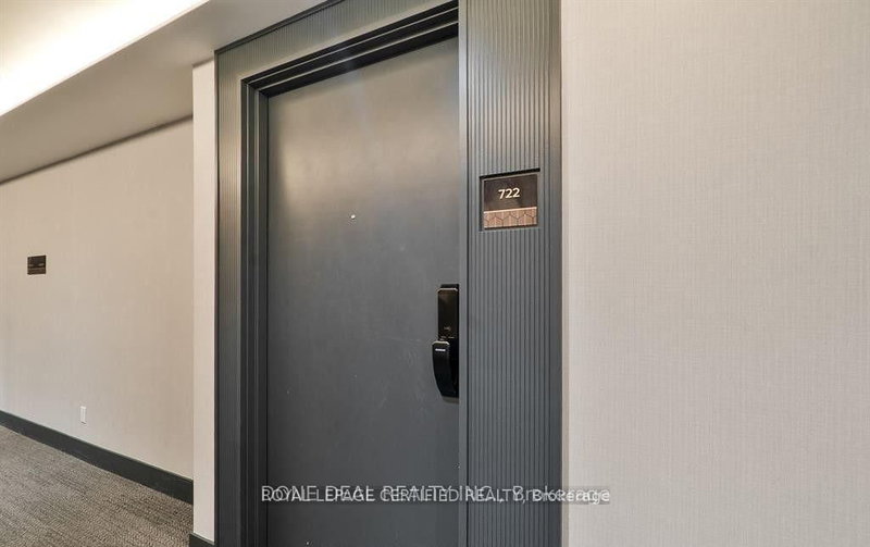 722 - 405 Dundas St W, Oakville, L6M 5P9 | Image 2