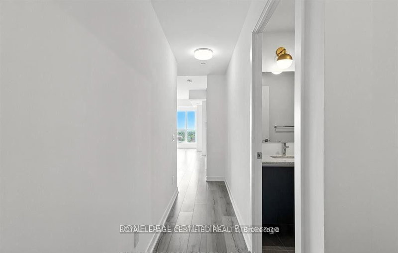 722 - 405 Dundas St W, Oakville, L6M 5P9 | Image 3