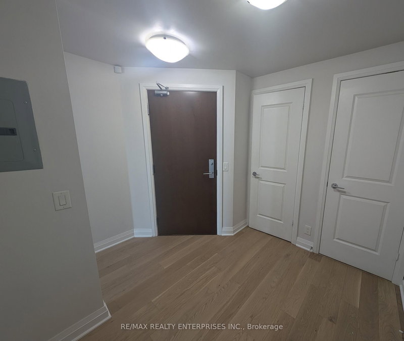 802 - 1055 Southdown Rd, Mississauga, L5J 0A3 | Image 2