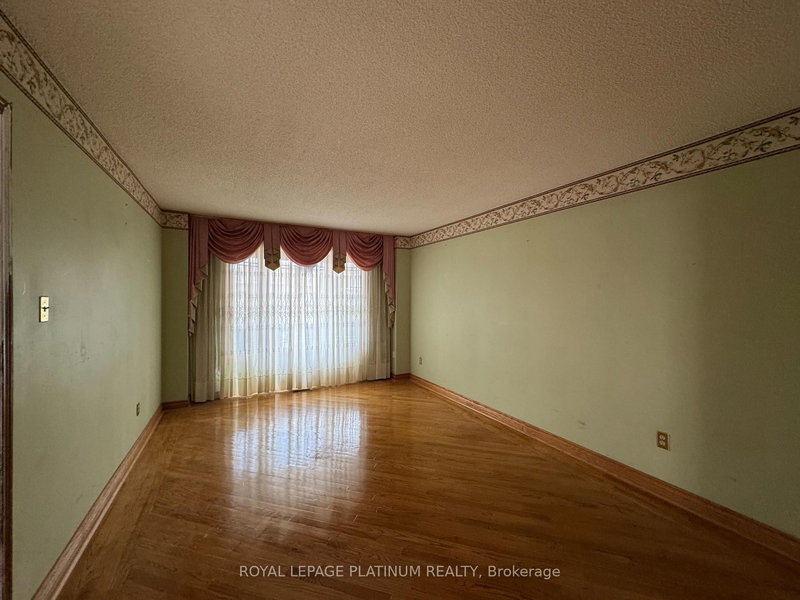 60 Brookfield Crt, Brampton, L6Y 4K4 | Image 3