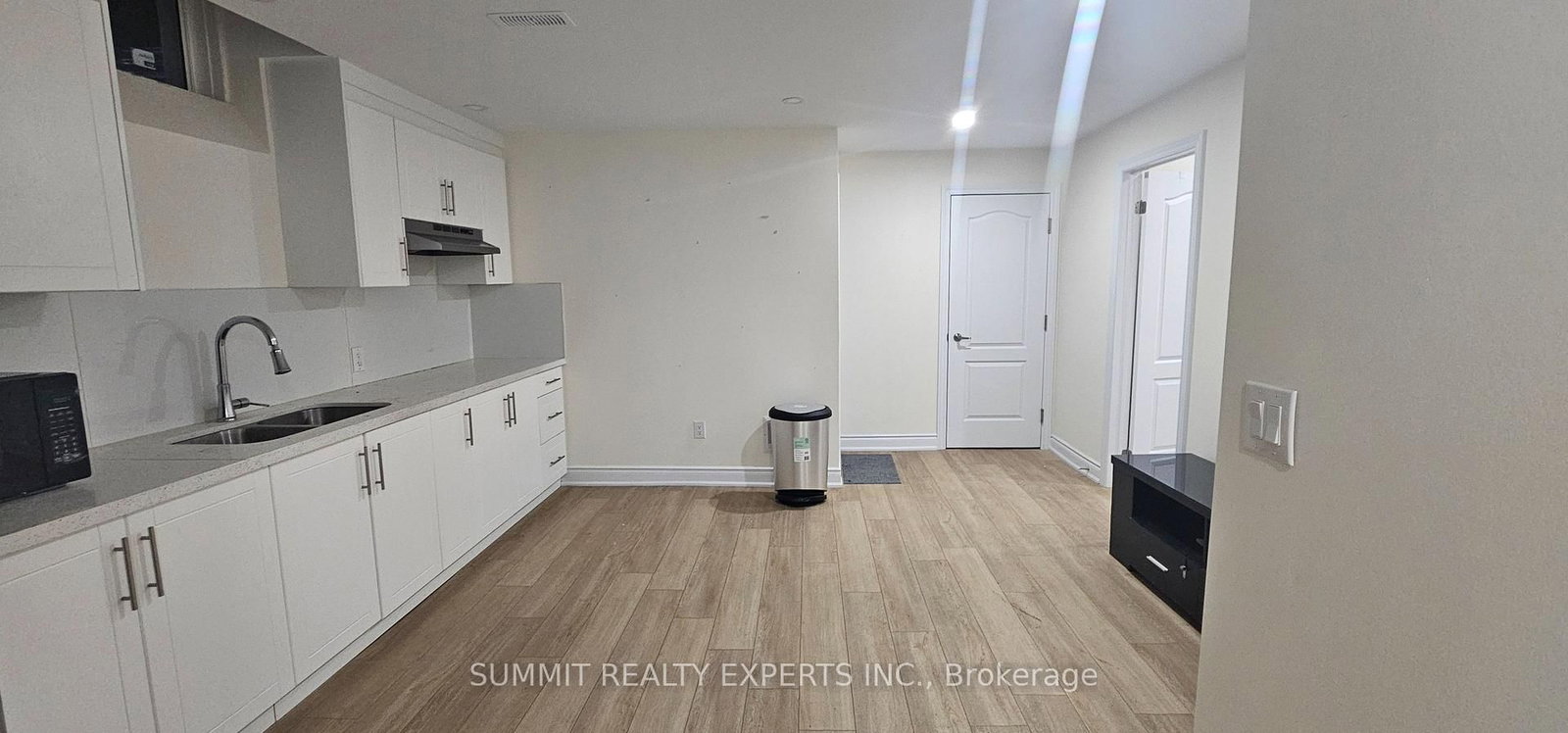 27 James Walker Avenue, Unit 1 Bedroom Basement - Photo 4