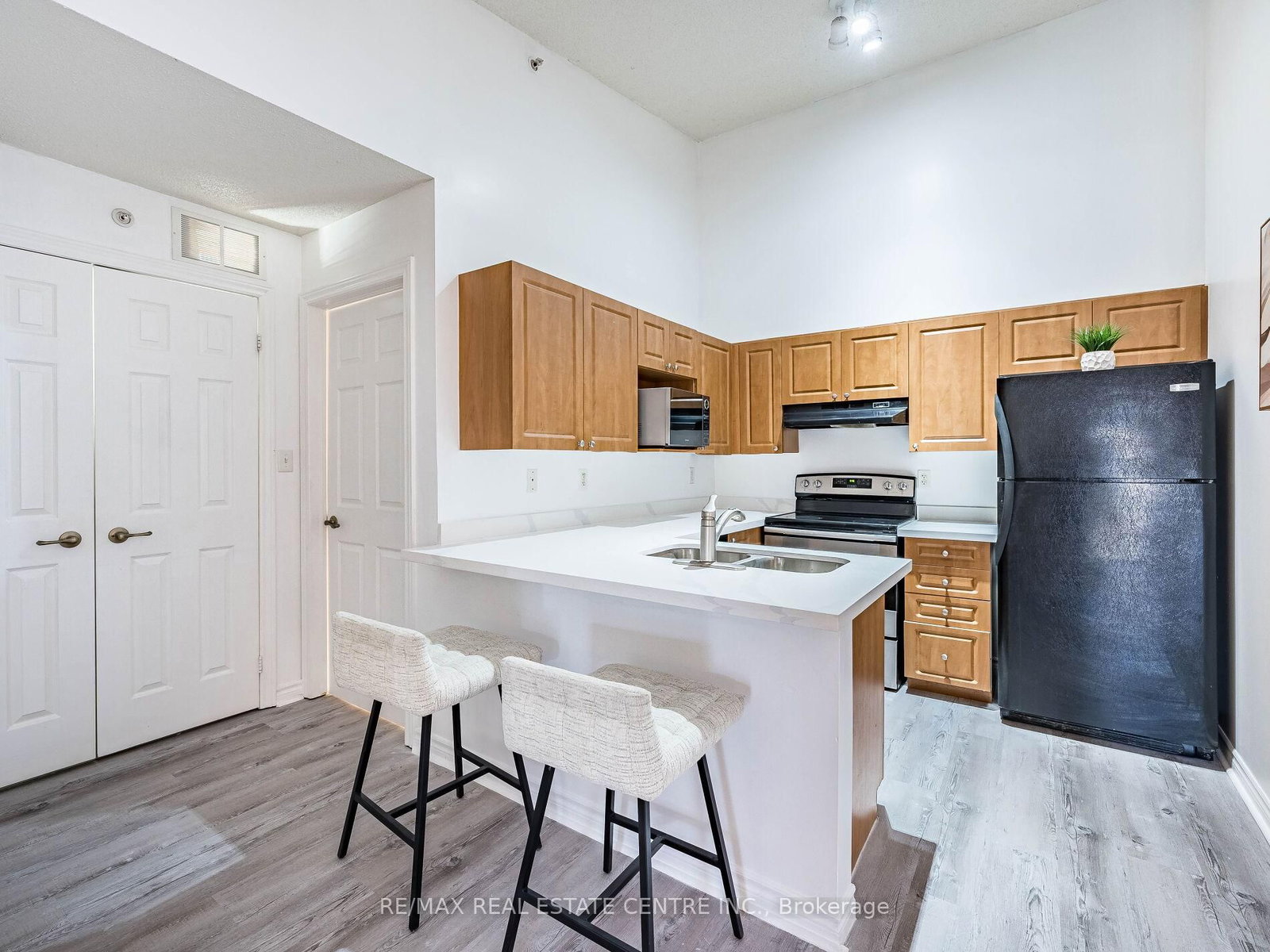 Condo for sale at 408-1483 Maple Avenue, Milton, Ontario, L9T 0B6 - Dempsey - MLS: W12961622