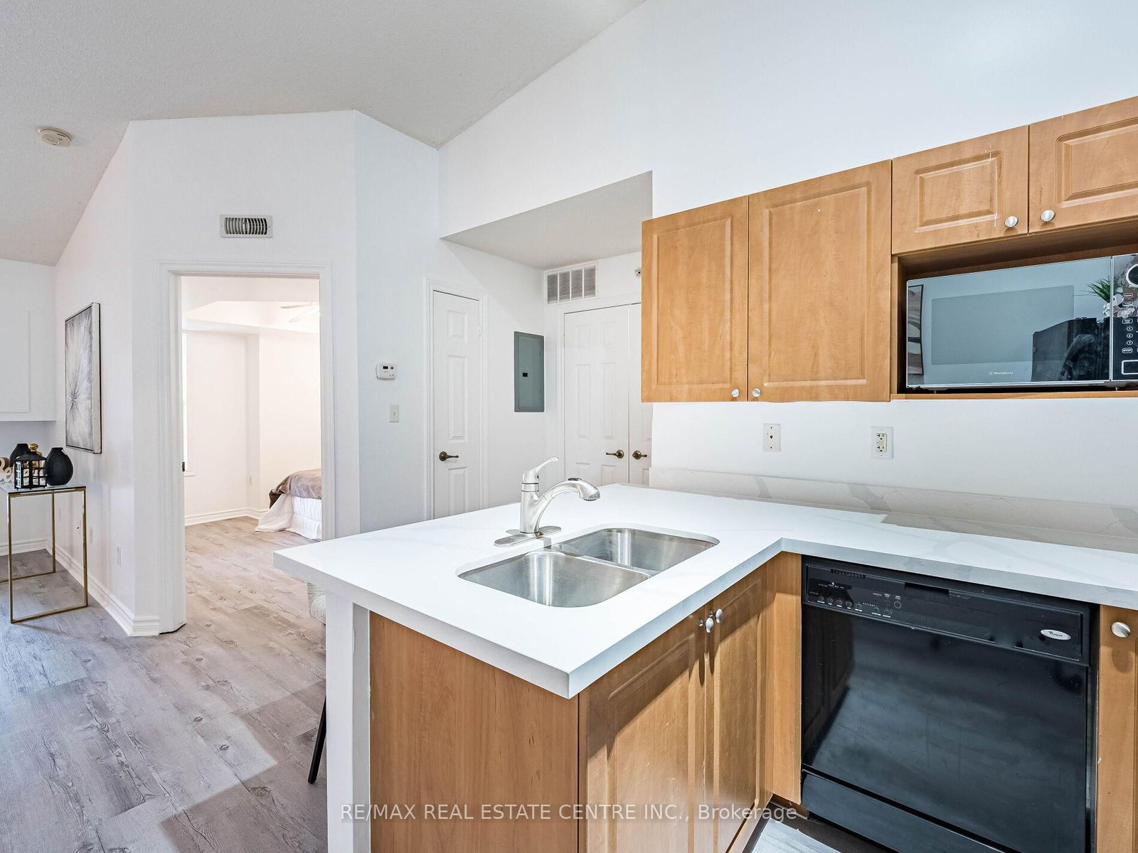 Condo for sale at 408-1483 Maple Avenue, Milton, Ontario, L9T 0B6 - Dempsey - MLS: W12961622