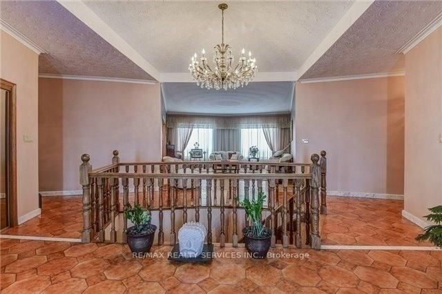 32 Fenton Way, Brampton, L6P 0P6 | Image 3