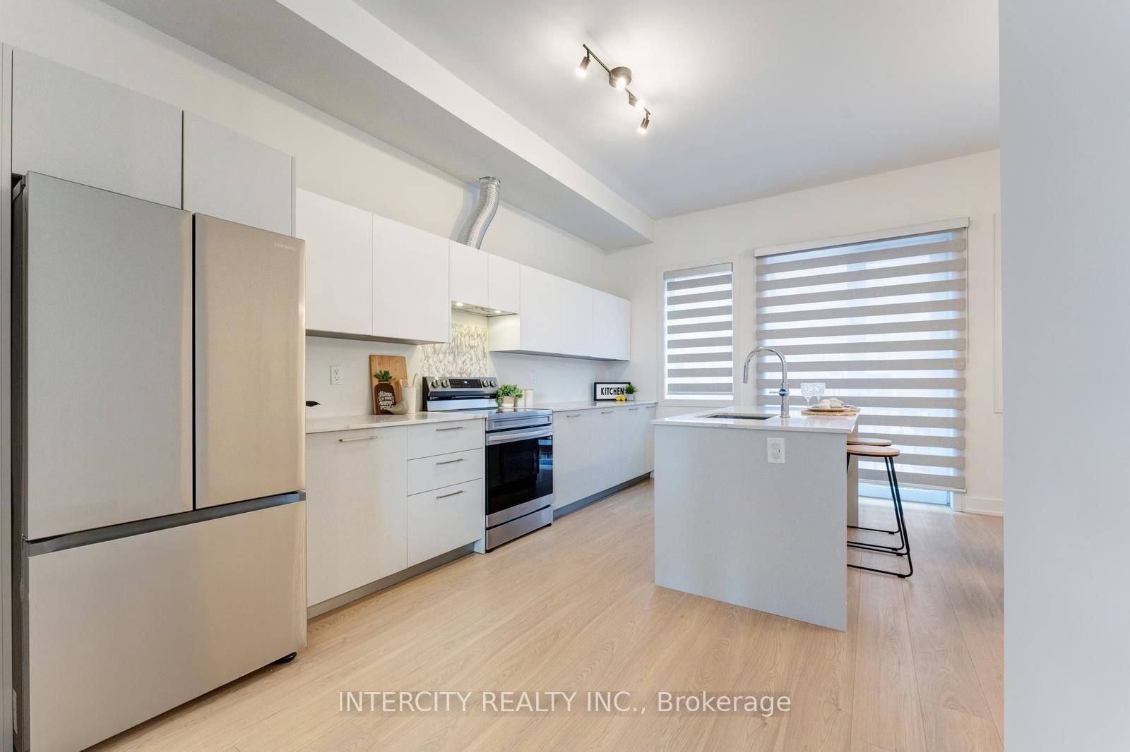 Townhouse for sale at 19 Desiree Place, Caledon, Ontario, L7E 4L2 - Bolton West - MLS: W12961840