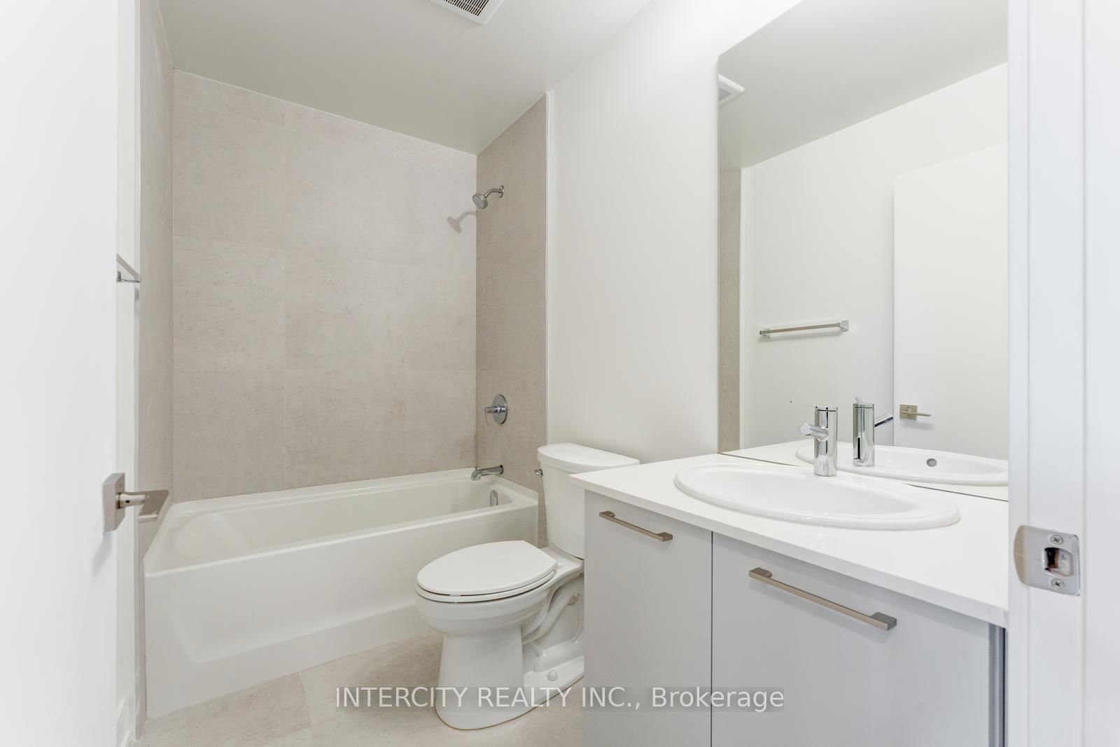 Townhouse for sale at 19 Desiree Place, Caledon, Ontario, L7E 4L2 - Bolton West - MLS: W12961840