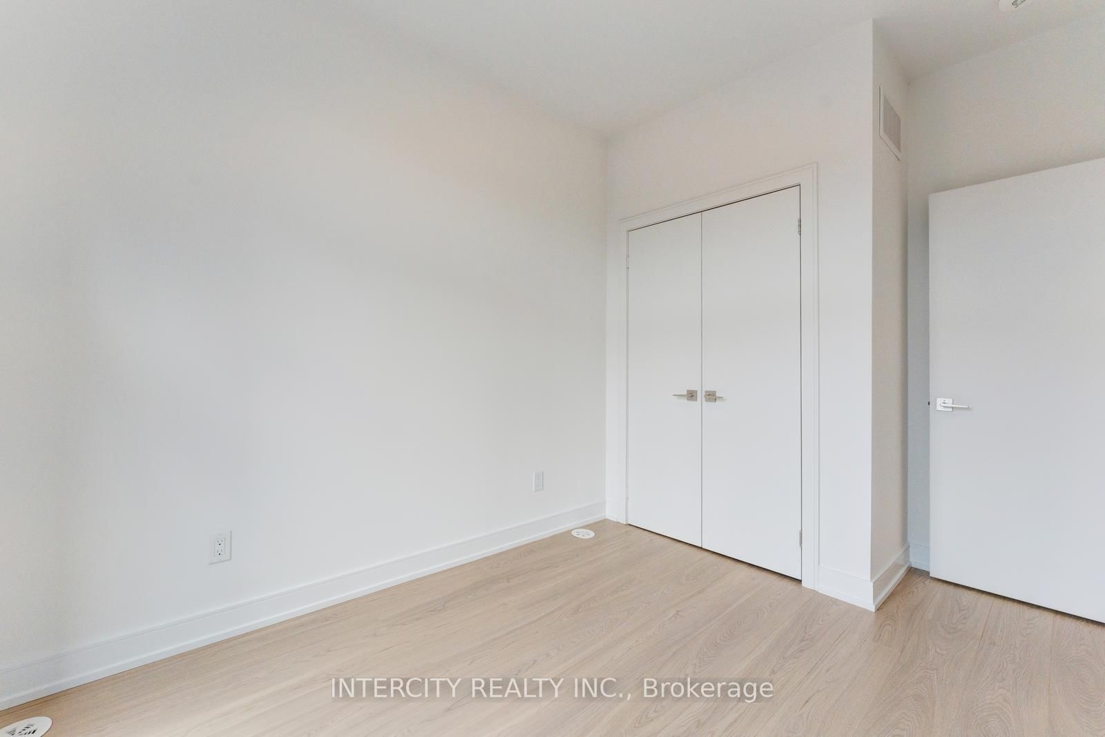 Townhouse for sale at 19 Desiree Place, Caledon, Ontario, L7E 4L2 - Bolton West - MLS: W12961840