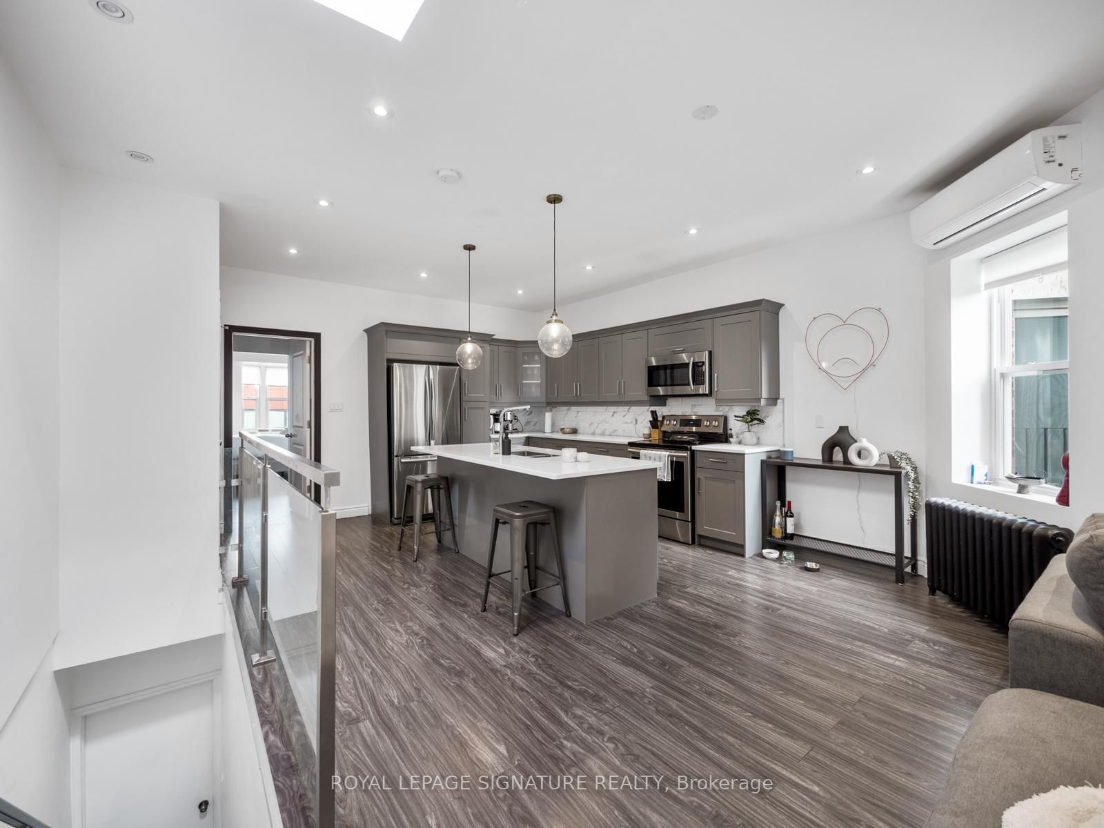 2243 Dundas Street W - Photo 4