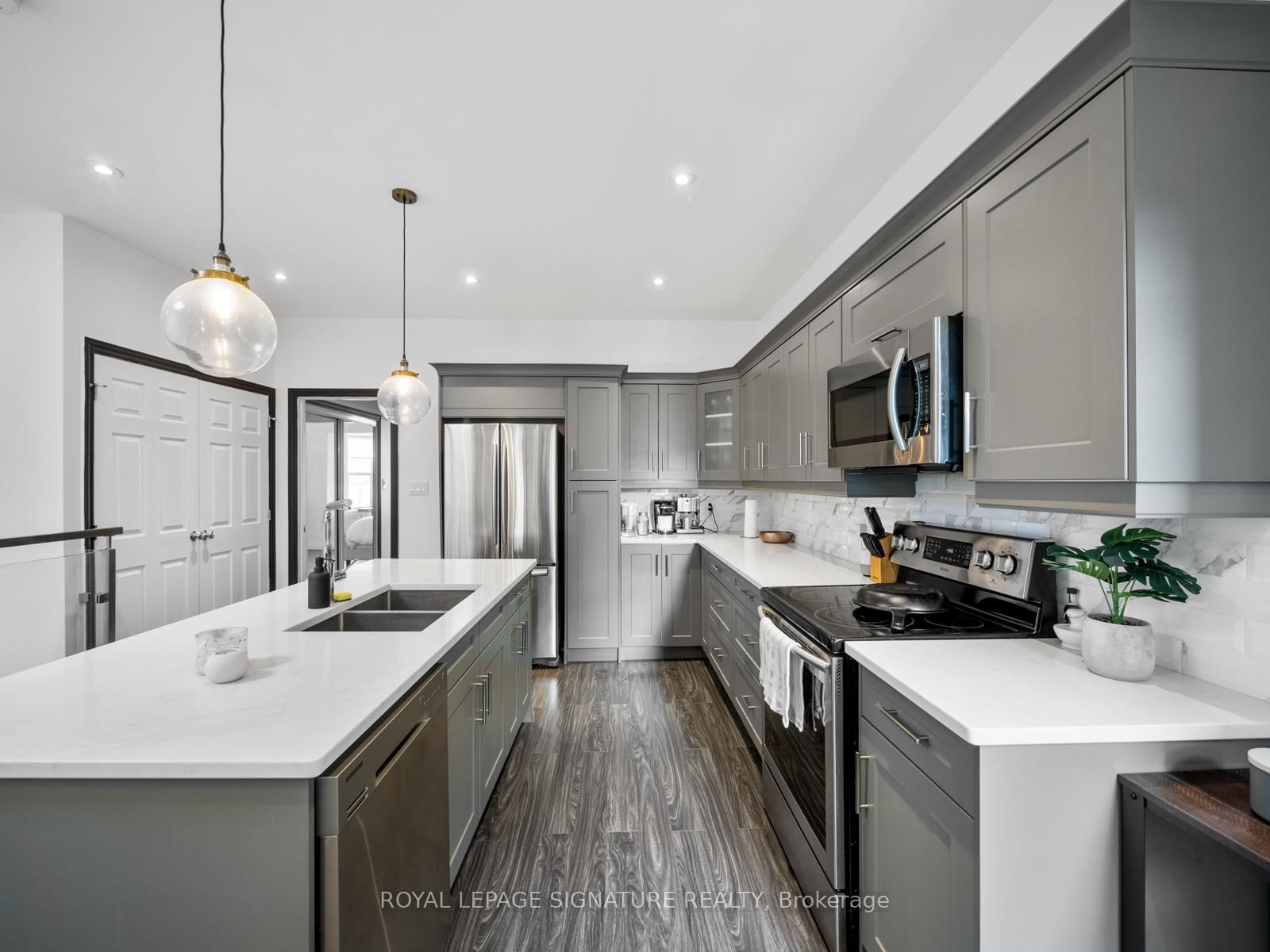 2243 Dundas Street W - Photo 5