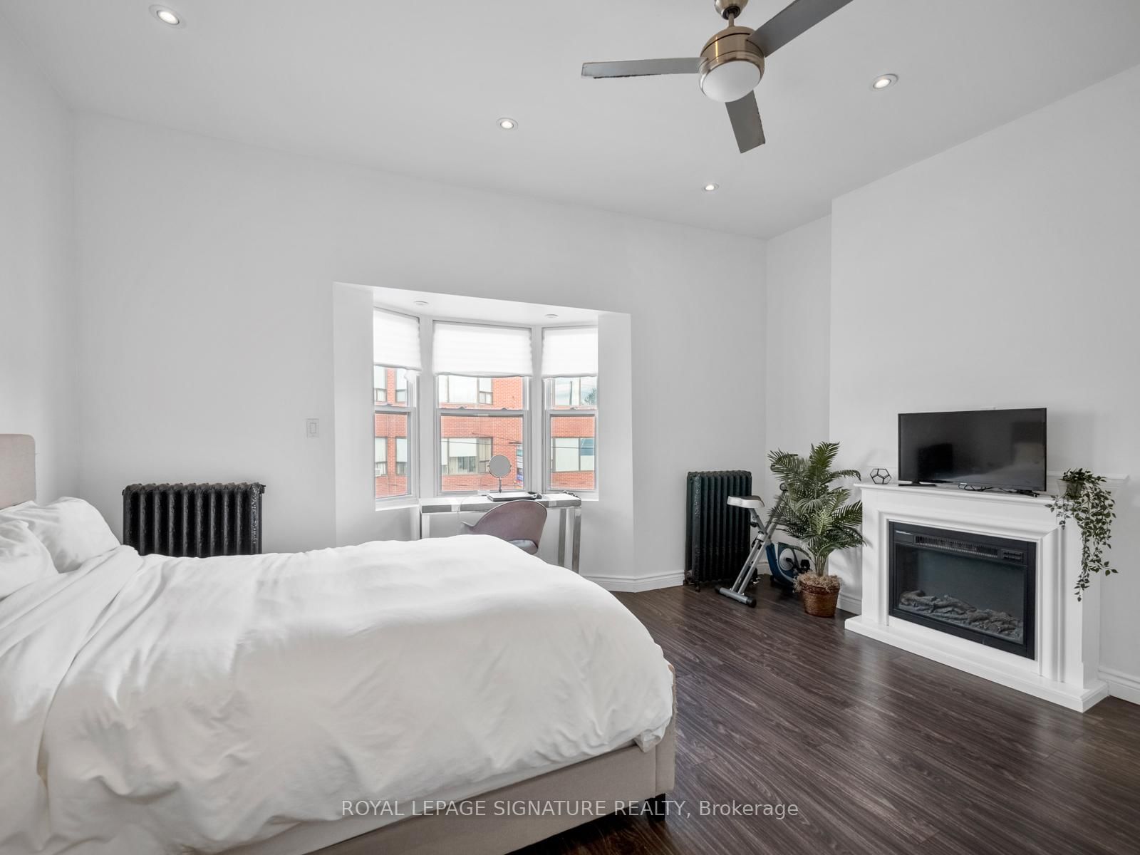 2243 Dundas Street W - Photo 6