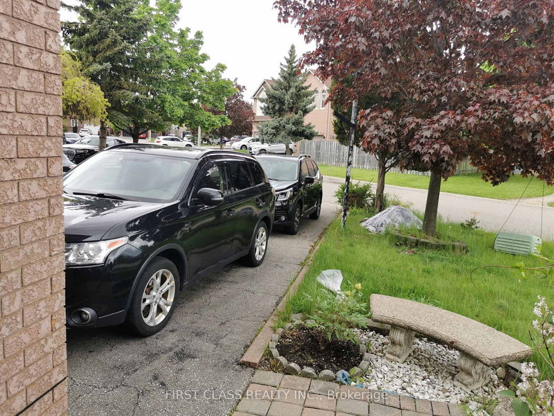 2nd Primary Bedroom - 1300 Wesson Crt, Mississauga, L5V 2E6 | Image 2