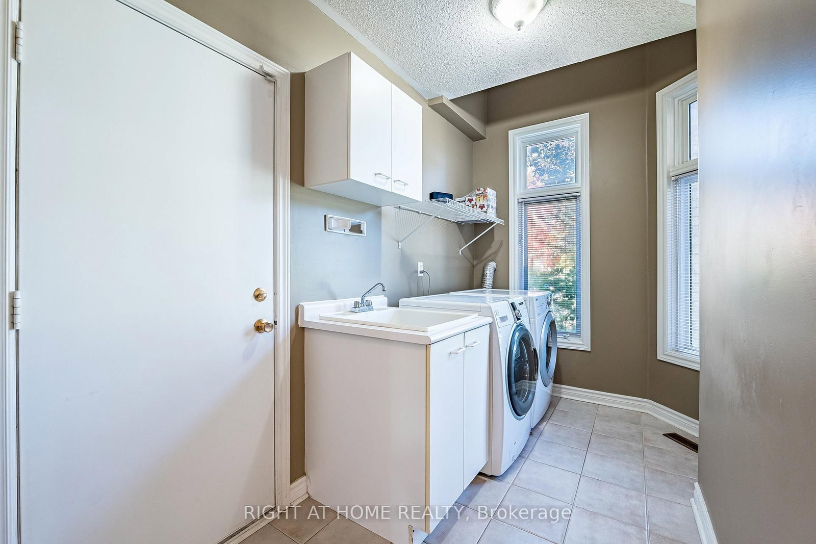 2204 Carpenters Circle - Photo 18