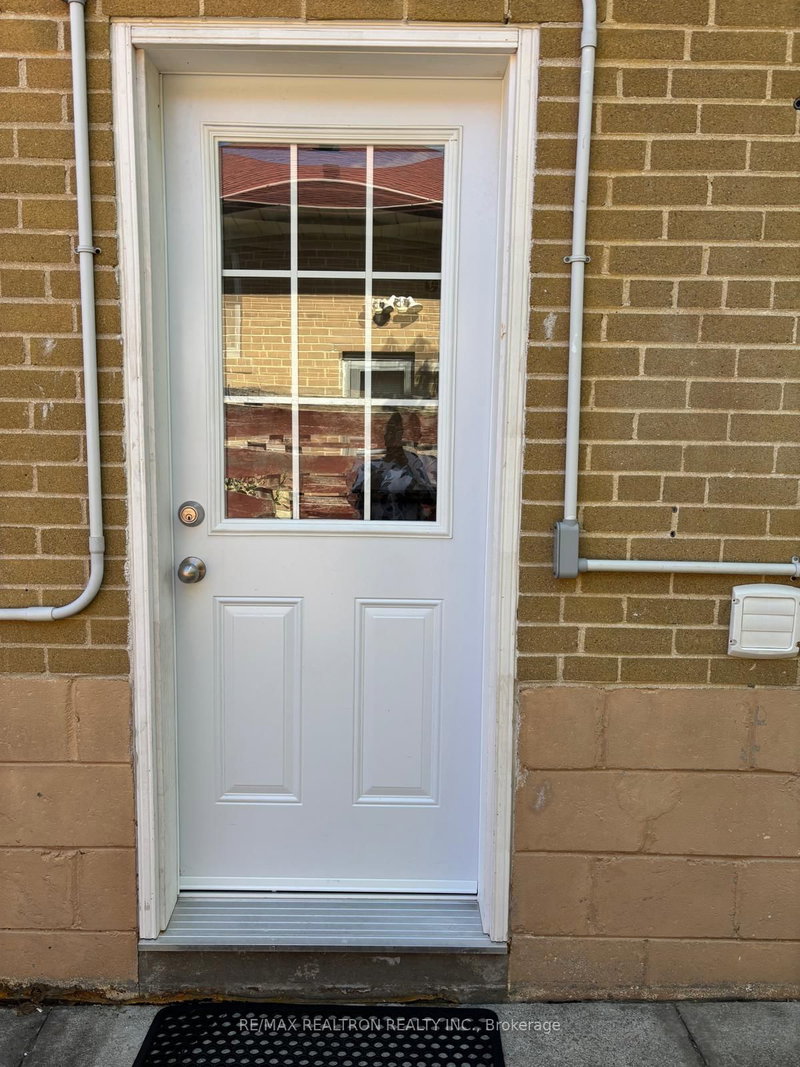 home for lease on Lower-2 Hagersville Court