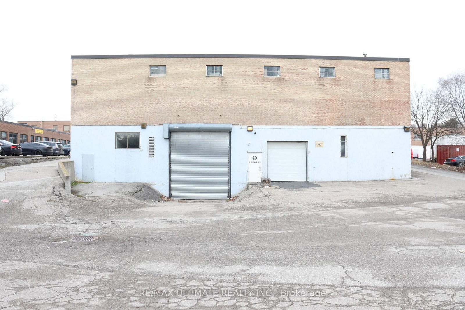 790 Dundas Street E - Photo 2