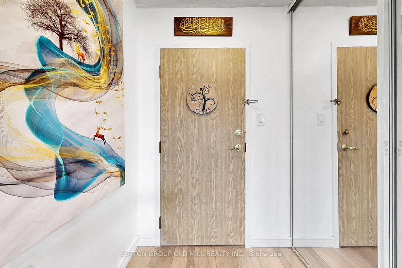 206 - 1360 Rathburn Rd E, Mississauga, L4W 4H4 | Image 3