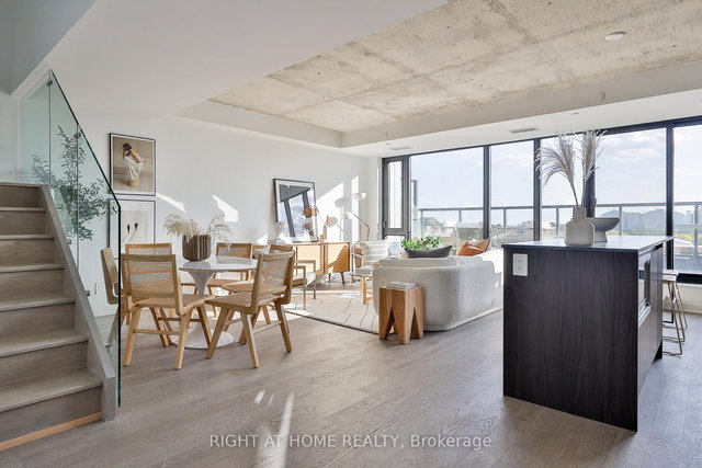 607 - 2720 Dundas Street W