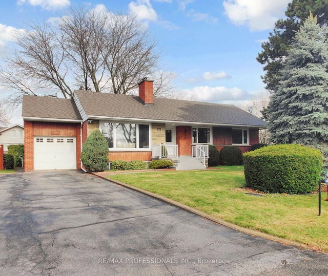 1579 Liveoak Drive N