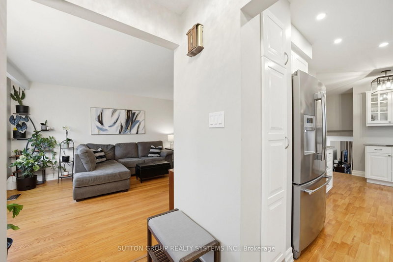 1535 Thetford Crt, Mississauga, L5J 3N2 | Image 3