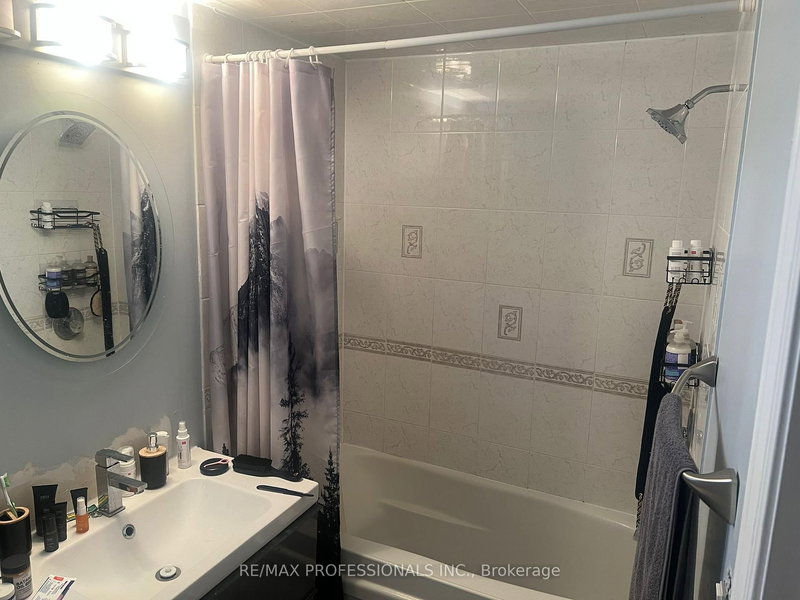 BSMT - 7 Blaketon Crt, Brampton, L6P 1G4 | Image 3