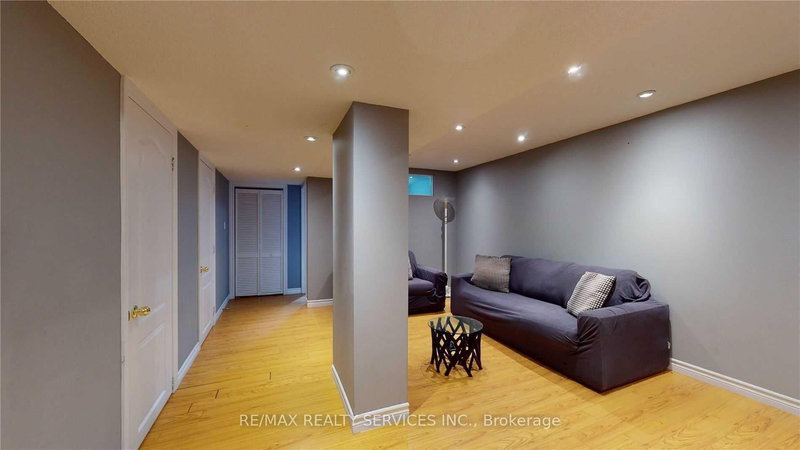 44 Elmstead Crt, Brampton, L6Y 4C2 | Image 3