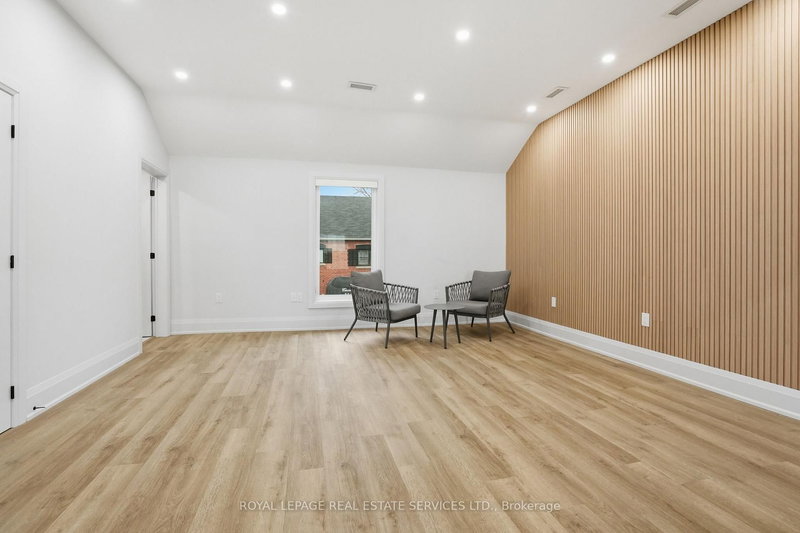 4 - 2100 Old Lakeshore Rd, Burlington, L7R 1E3 | Image 3