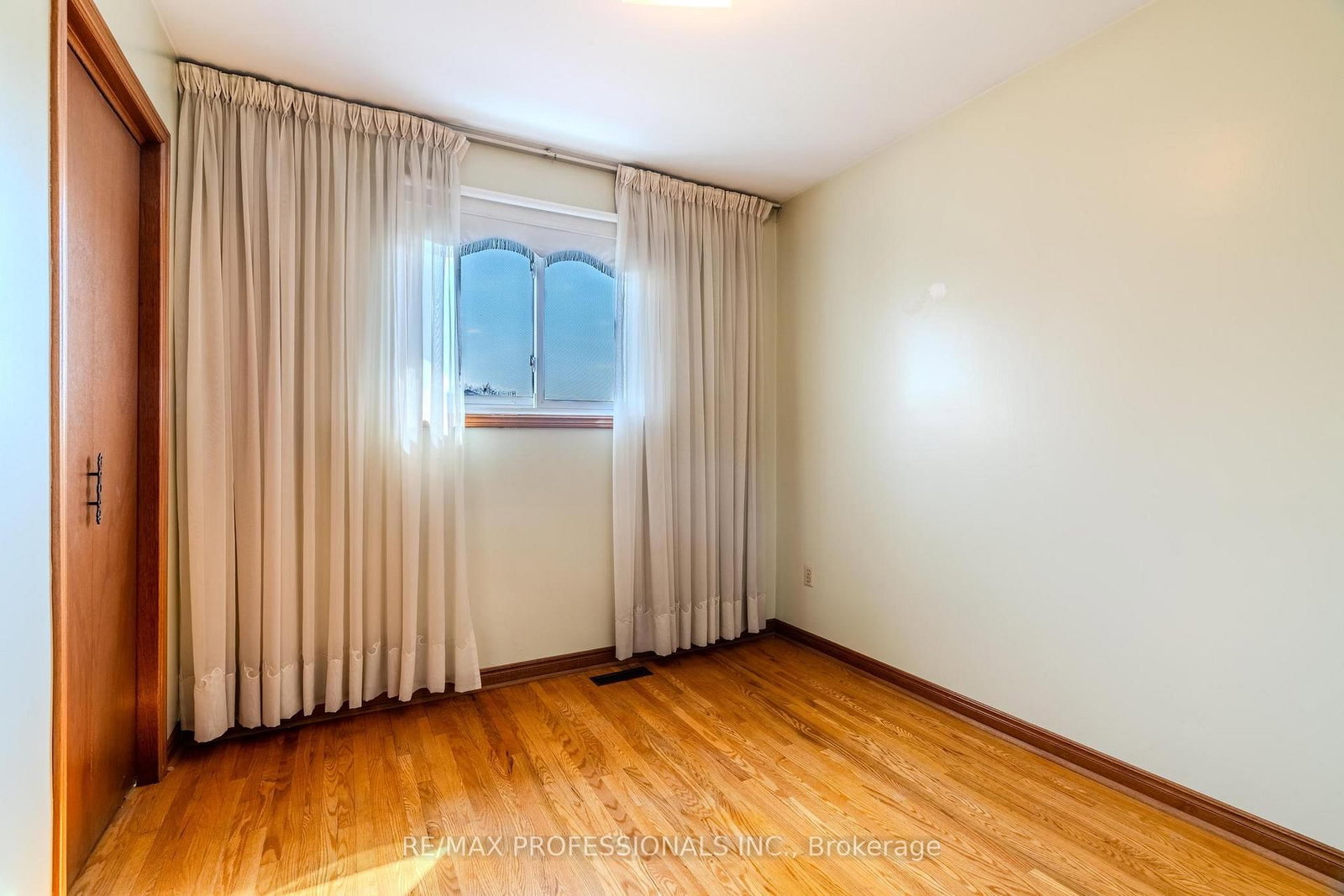 Detached House for sale at 45 Chartwell Road, Toronto, Ontario, M8Z 4E9 - Stonegate-Queensway - MLS: W12963244