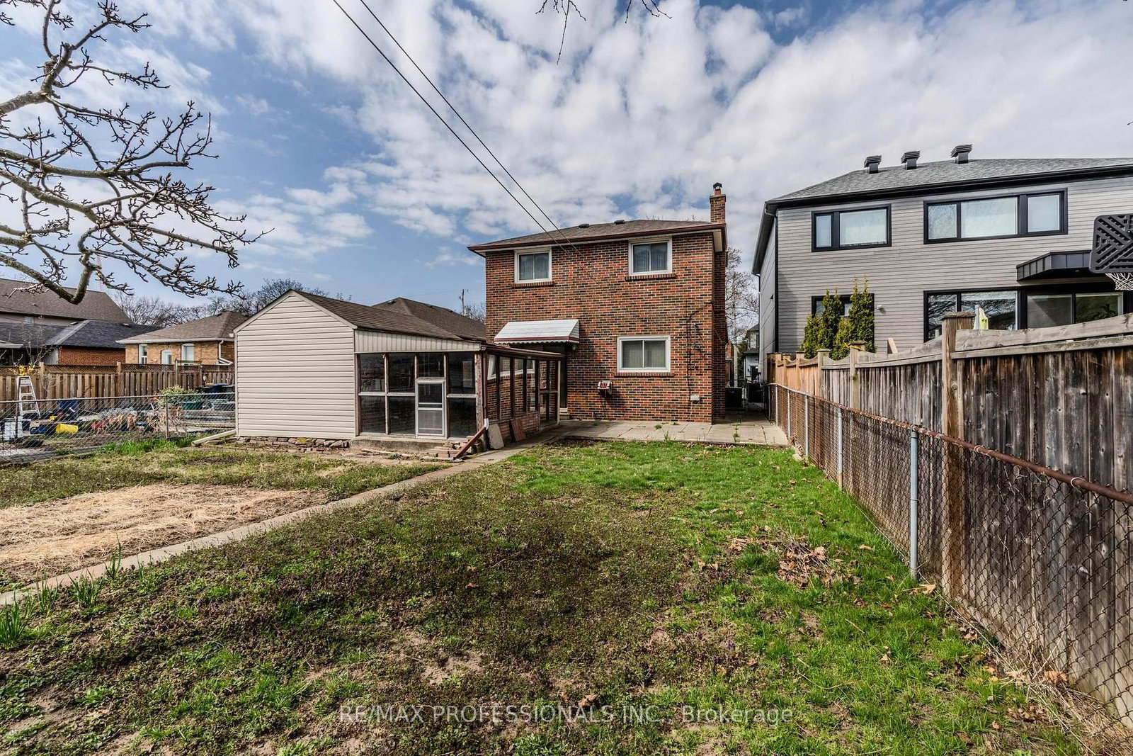 Detached House for sale at 45 Chartwell Road, Toronto, Ontario, M8Z 4E9 - Stonegate-Queensway - MLS: W12963244
