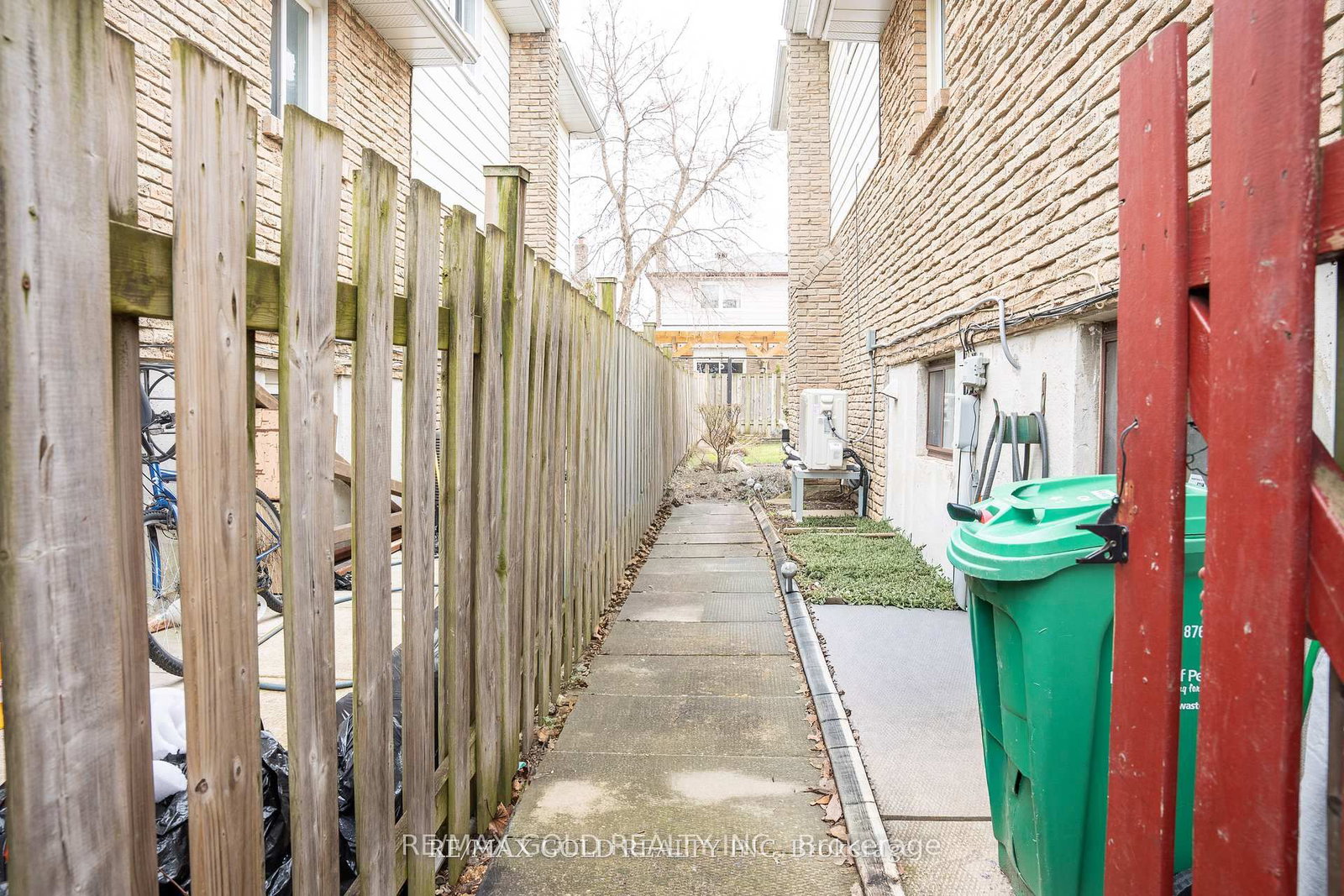 Semi-Detached House for sale at 80 Ivybridge Drive, Brampton, Ontario, L6V 2X3 - Madoc - MLS: W12963382