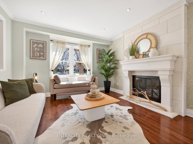 3976 Taffey Crescent