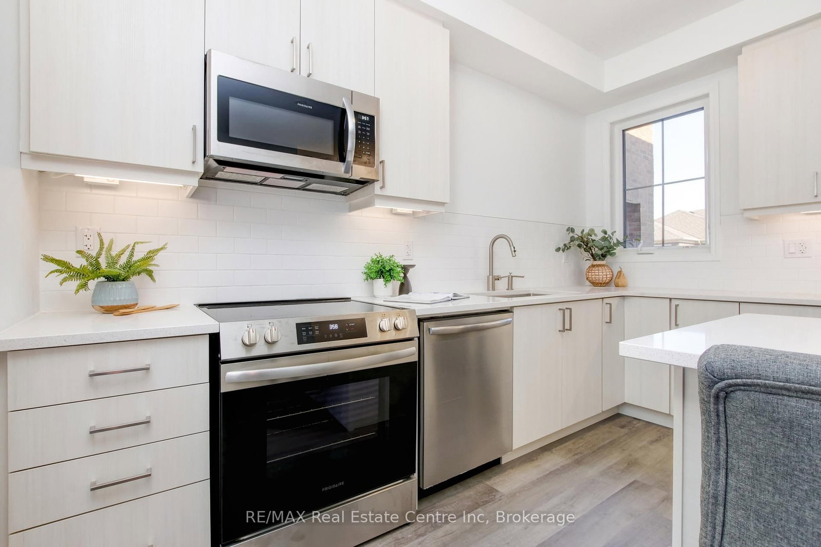 Townhouse for sale at 1701 Dance Court, Milton, Ontario, L9E 2A3 - Bowes - MLS: W12963594