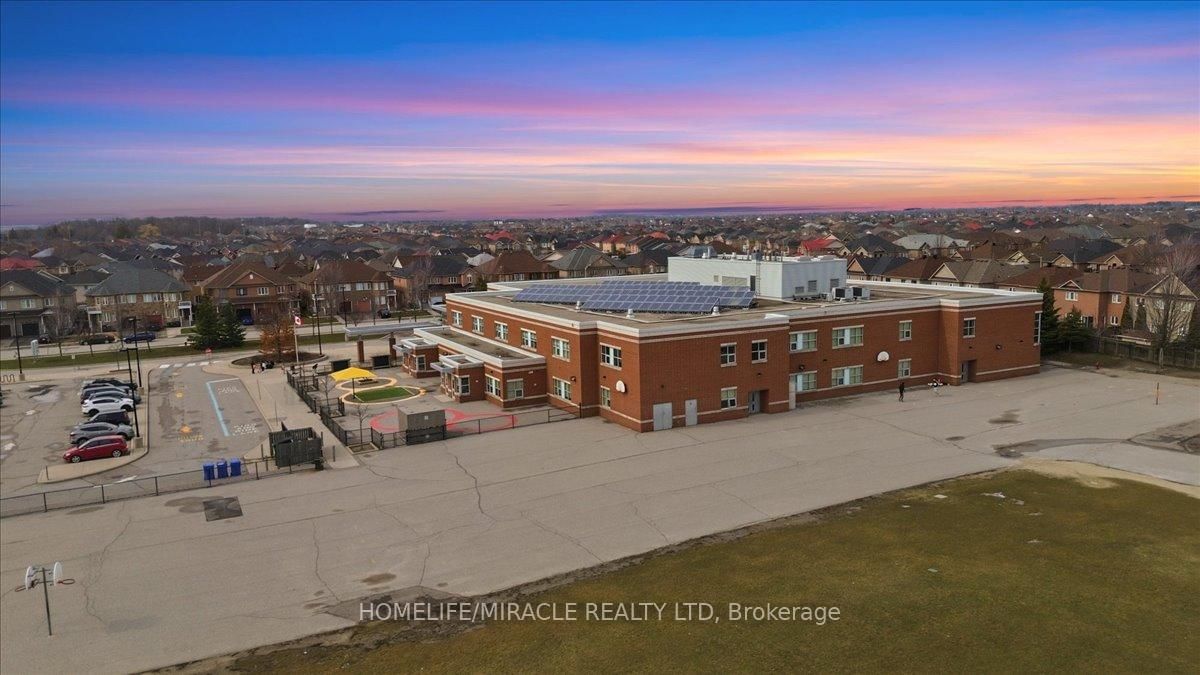 Detached House for sale at 6 Prima Vista Court, Brampton, Ontario, L7A 3W8 - Fletcher's Meadow - MLS: W12963608