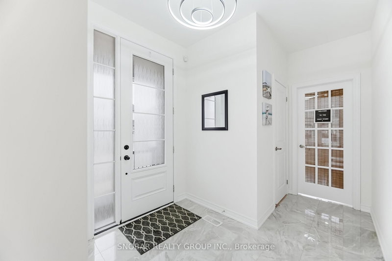 1342 Britton Cres, Milton, L9E 1L5 | Image 3