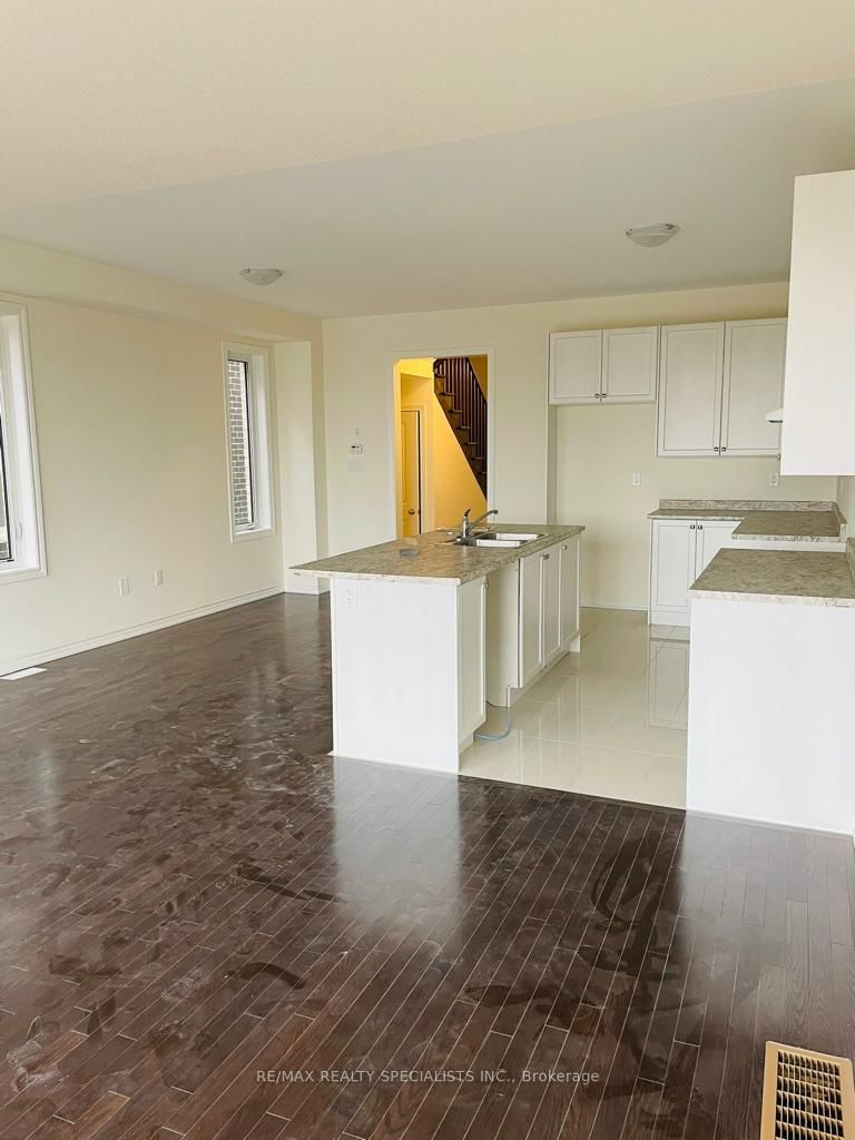 MAIN & 2ND - 20 Donald Ficht Cres, Brampton, L7A 5H8 | Image 3