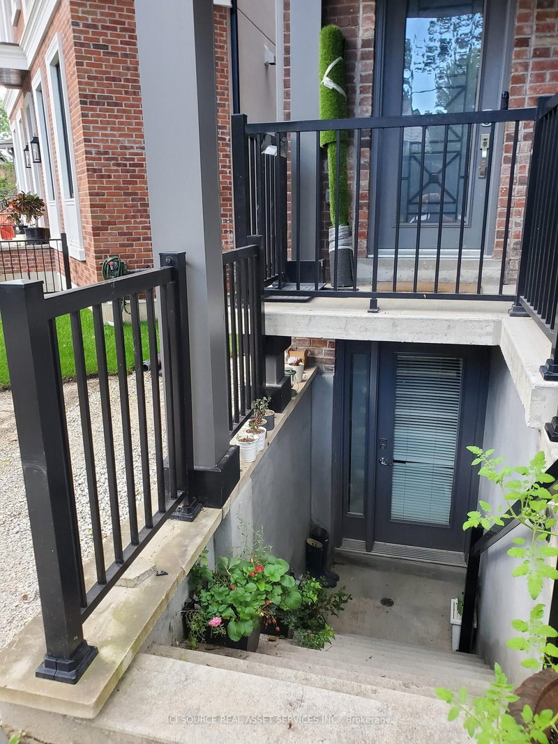 B1 - 15 Highview Cres, Toronto, M6H 2Y3 | Image 3