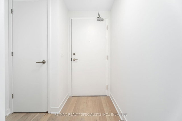 413 - 2720 Dundas Street W