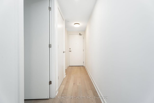 413 - 2720 Dundas Street W