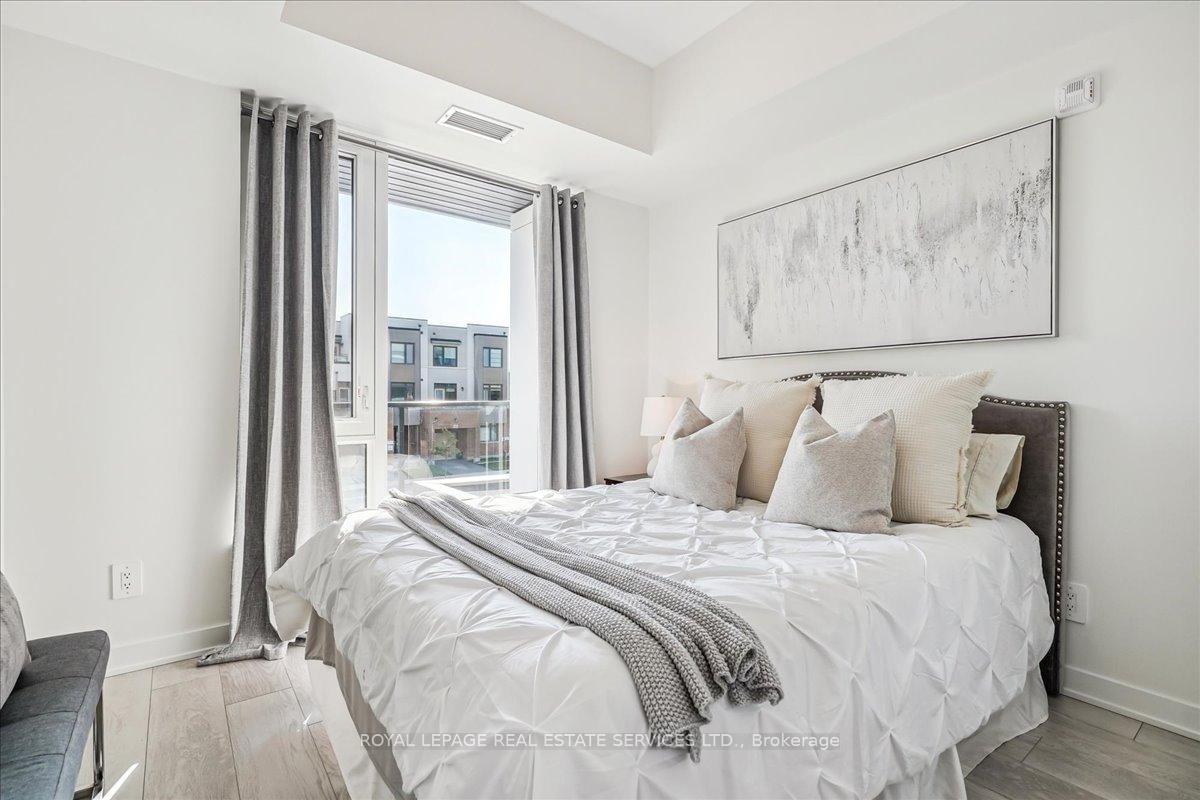 Condo for sale at 202-1440 Clarriage Court, Milton, Ontario, L9T 2X5 - Ford - MLS: W12964238