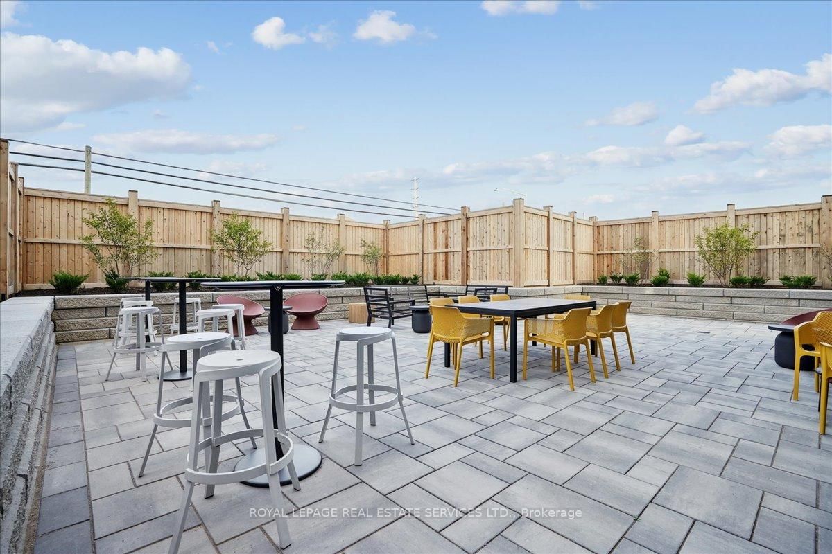 Condo for sale at 202-1440 Clarriage Court, Milton, Ontario, L9T 2X5 - Ford - MLS: W12964238