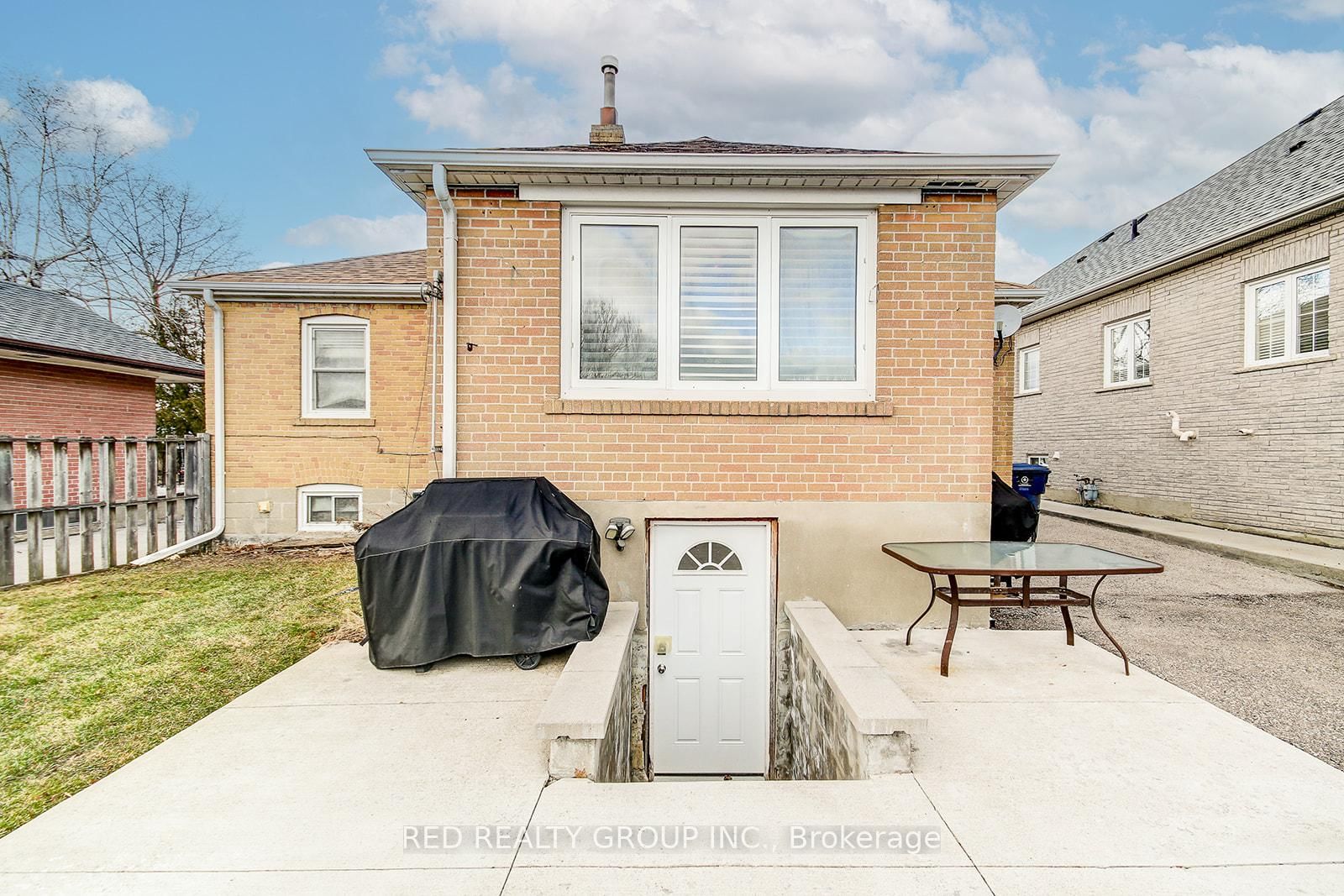 Detached House for sale at 81 Grovedale Avenue, Toronto, Ontario, M6L 1Y8 - Maple Leaf - MLS: W12965178