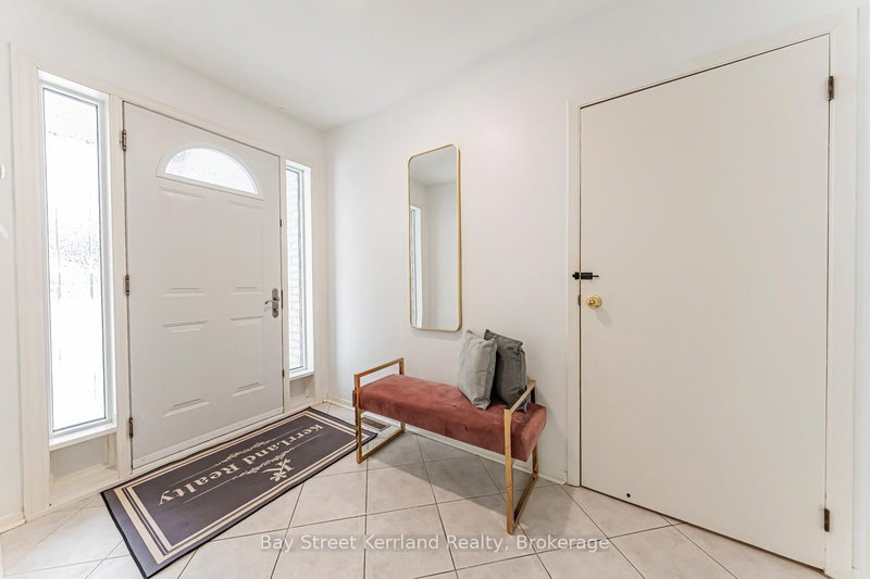 2393 Main Level -SPEYSIDE Dr, Mississauga, L5K 1X5 | Image 3