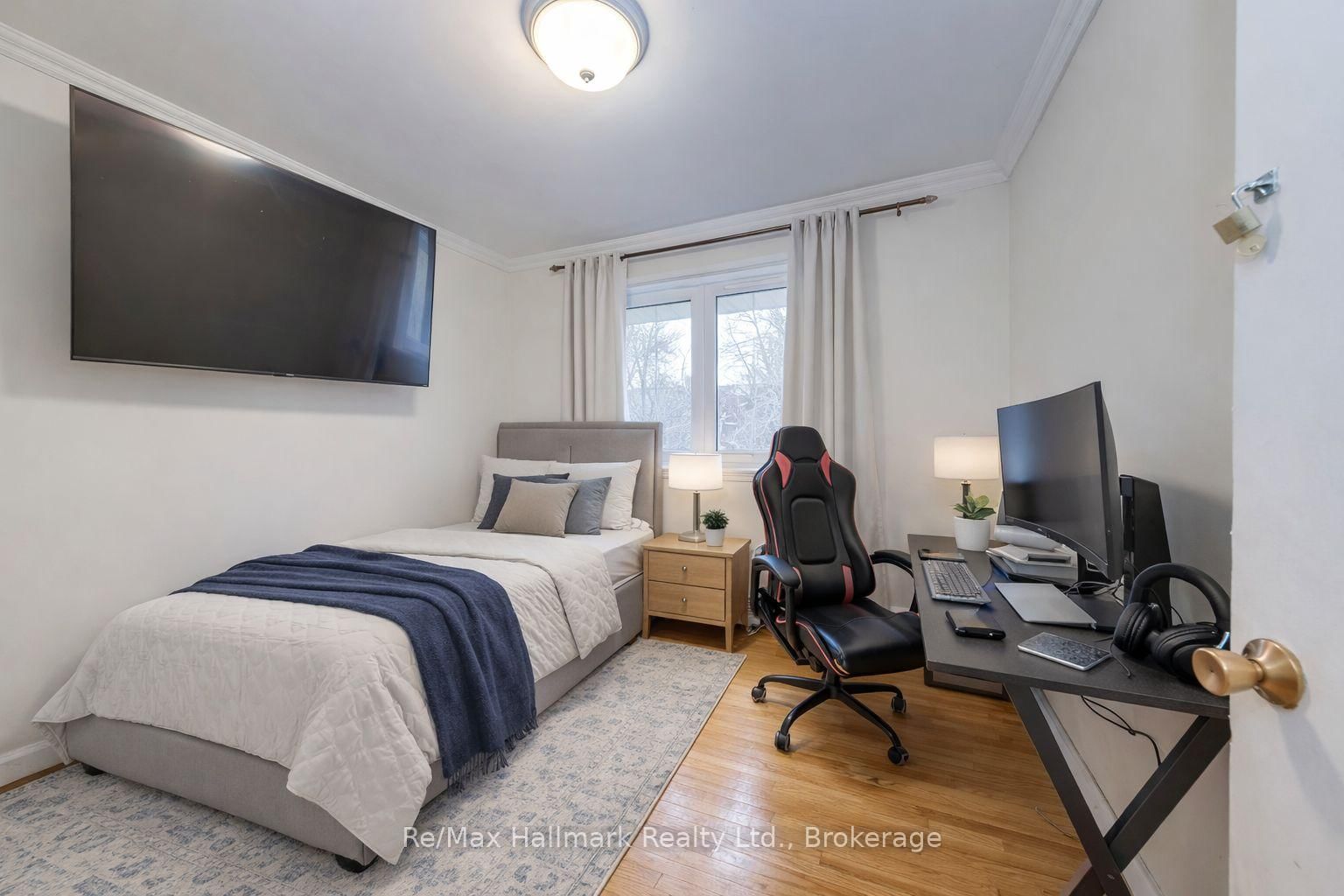 Detached House for sale at 216 Wales Crescent, Oakville, Ontario, L6L 3X7 - Bronte - MLS: W12965986