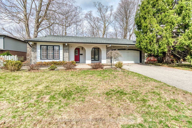 1697 Missenden Cres, Mississauga, L5J 2T3 | Image 2