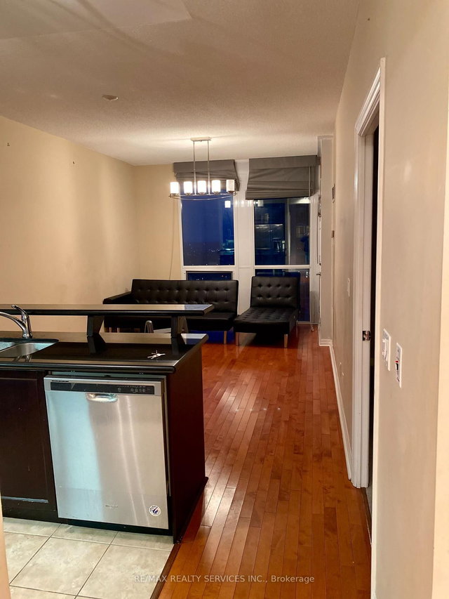 2506 - 220 Burnhamthorpe Road W