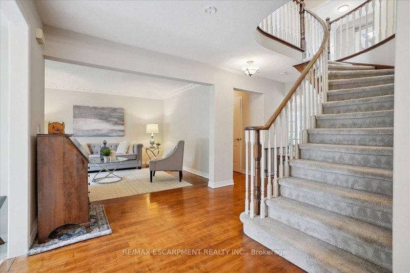 105 River Glen Blvd, Oakville, L6H 5Z5 | Image 3