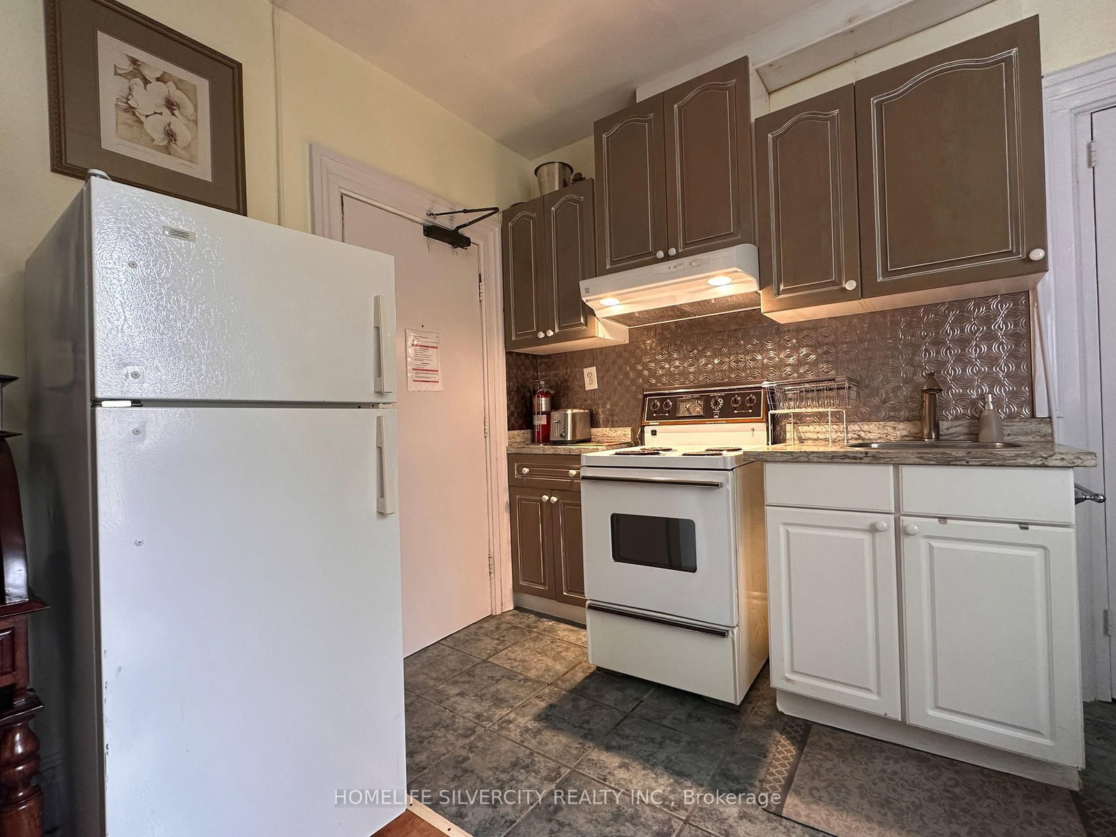 50 Nelson Street W, Unit 4 - Photo 13