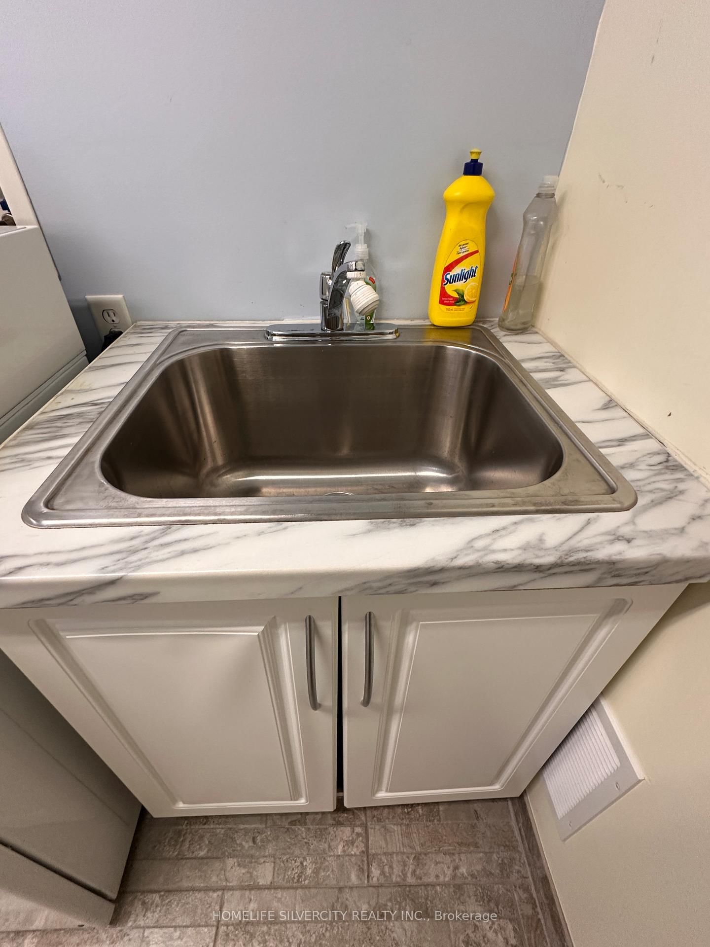 50 Nelson Street W, Unit 4 - Photo 29