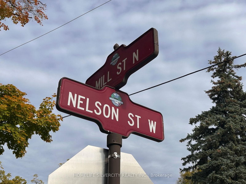 4 - 50 Nelson Street W